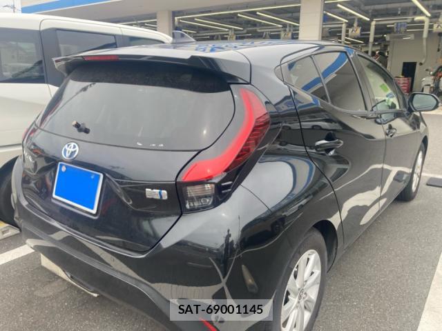 Toyota AQUA 2021-11 8813271-2