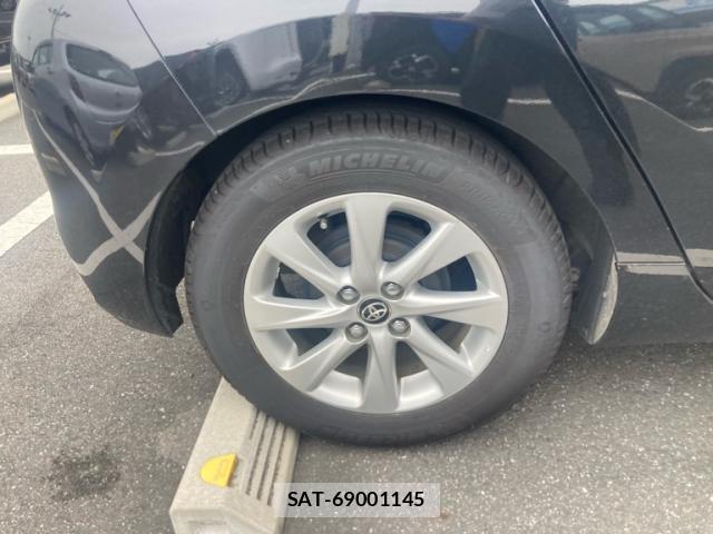 Toyota AQUA 2021-11 8813271-3