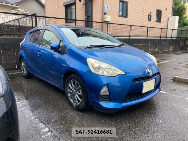 Toyota AQUA 2012-12 8813295-1