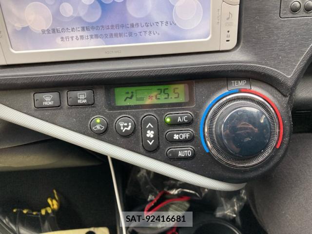 Toyota AQUA 2012-12 8813295-11