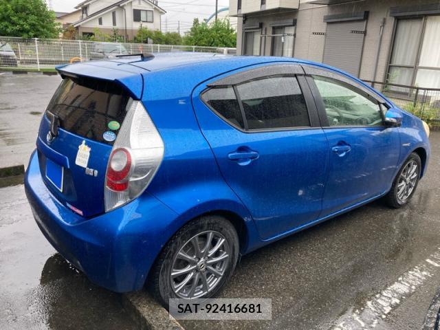 Toyota AQUA 2012-12 8813295-13