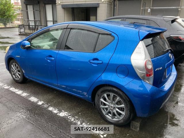 Toyota AQUA 2012-12 8813295-2