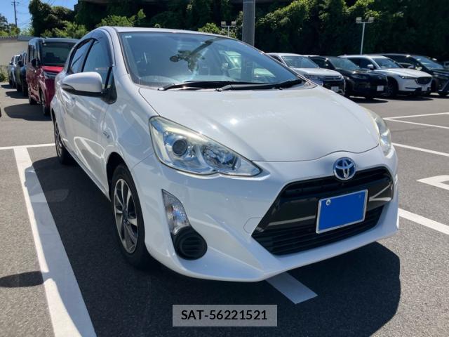Toyota AQUA 2017-05 8813392-1