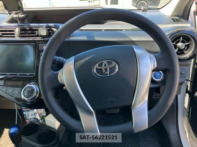 Toyota AQUA 2017-05 8813392-11