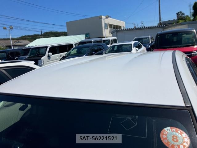 Toyota AQUA 2017-05 8813392-12