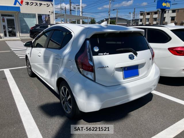 Toyota AQUA 2017-05 8813392-13