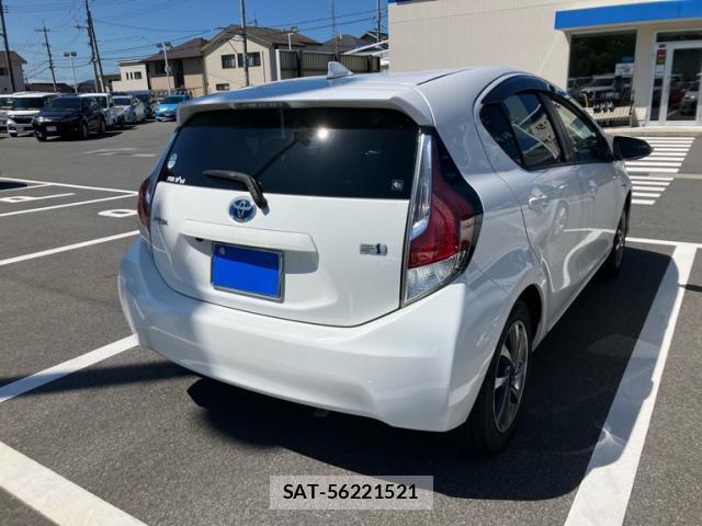 Toyota AQUA 2017-05 8813392-2