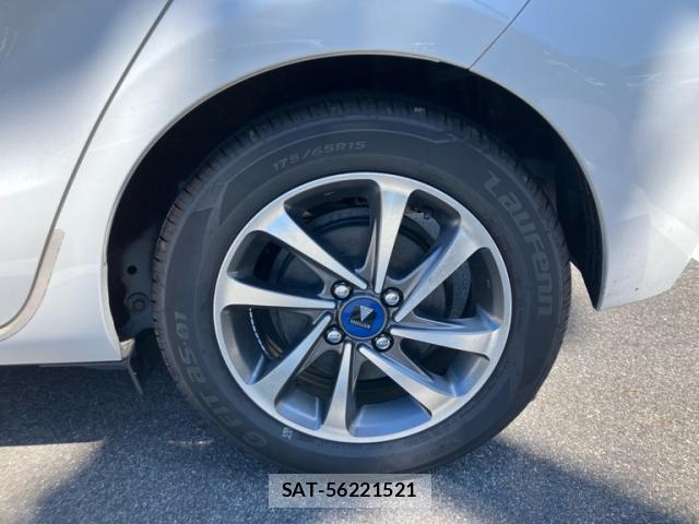 Toyota AQUA 2017-05 8813392-4