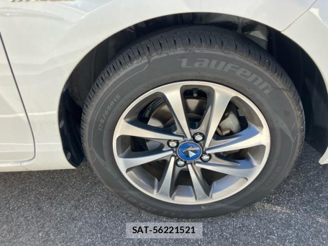 Toyota AQUA 2017-05 8813392-6