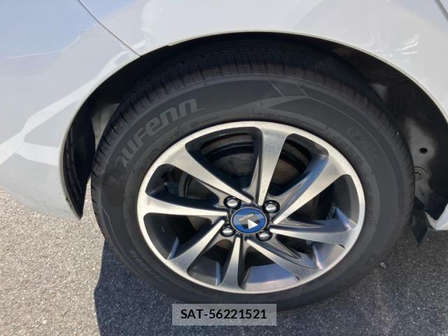 Toyota AQUA 2017-05 8813392-7