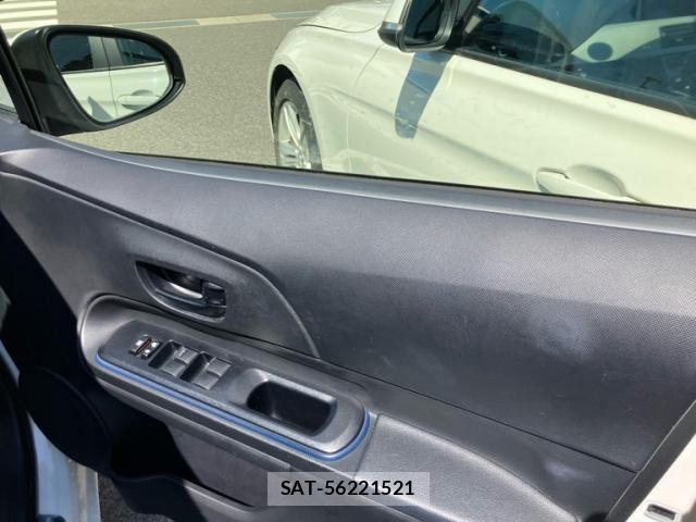 Toyota AQUA 2017-05 8813392-9