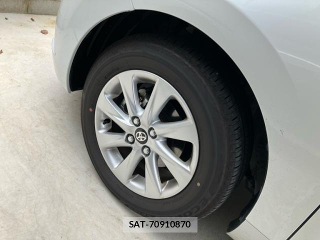 Toyota AQUA 2025-12 8813457-5