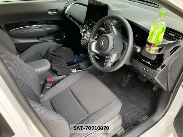 Toyota AQUA 2025-12 8813457-6
