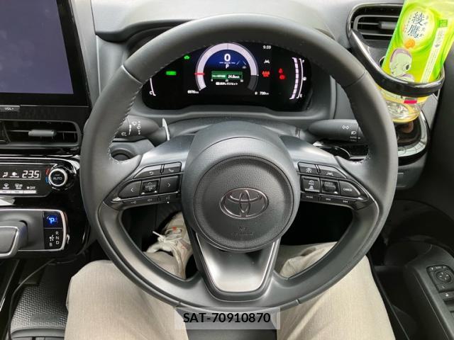 Toyota AQUA 2025-12 8813457-8