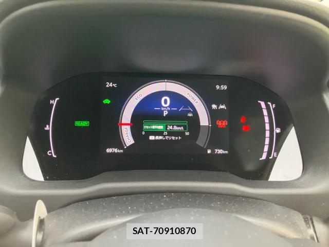 Toyota AQUA 2025-12 8813457-9
