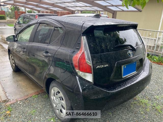 Toyota AQUA 2015-09 8813489-11