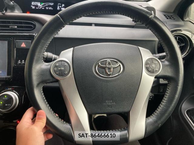 Toyota AQUA 2015-09 8813489-7