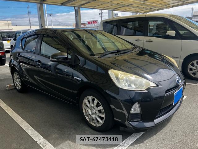 Toyota AQUA 2012-02 8813493-1