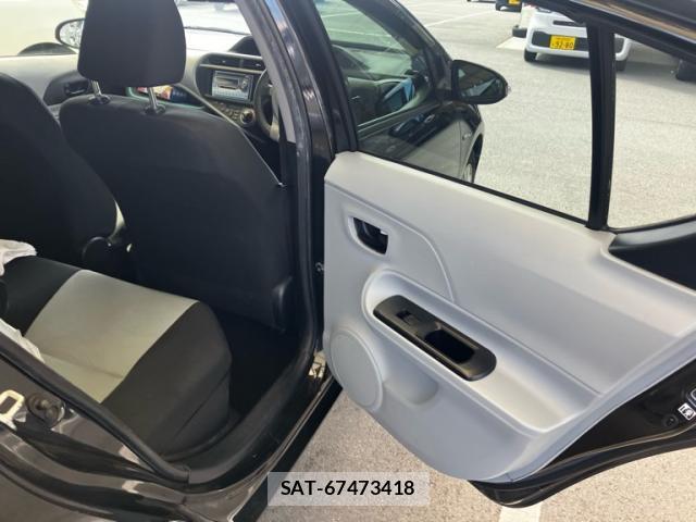 Toyota AQUA 2012-02 8813493-11