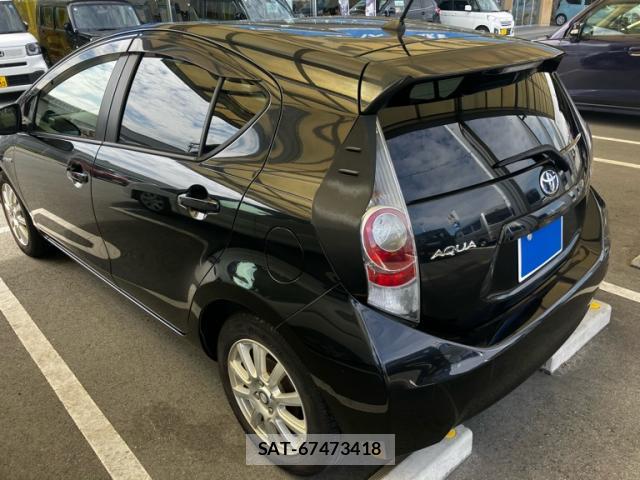 Toyota AQUA 2012-02 8813493-13