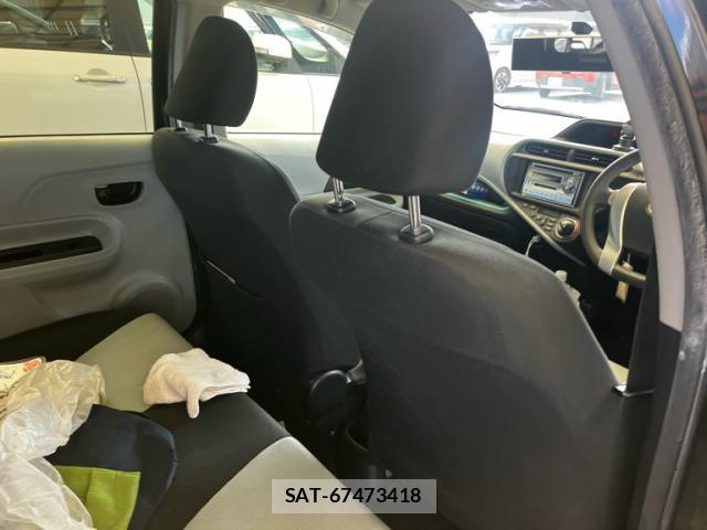 Toyota AQUA 2012-02 8813493-15