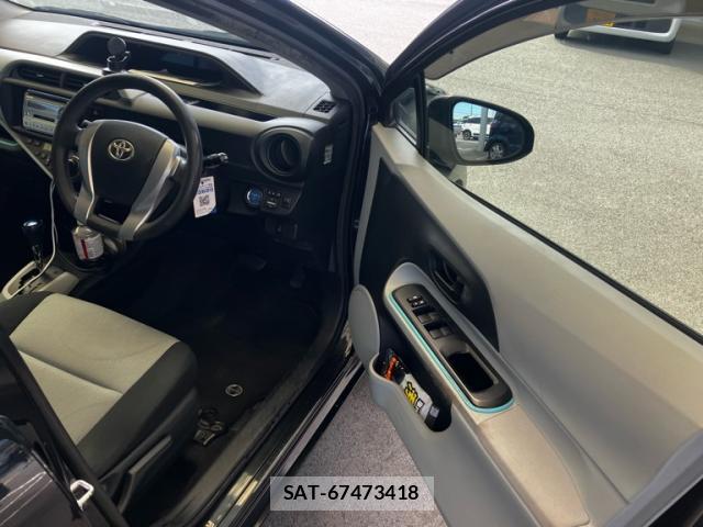 Toyota AQUA 2012-02 8813493-17