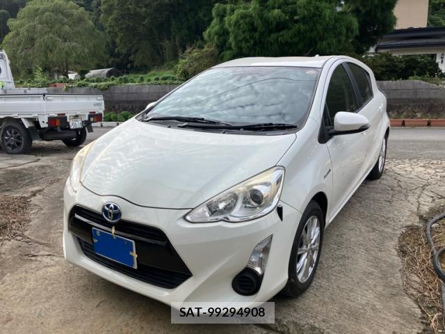 Toyota AQUA 2016-11 8813506-1