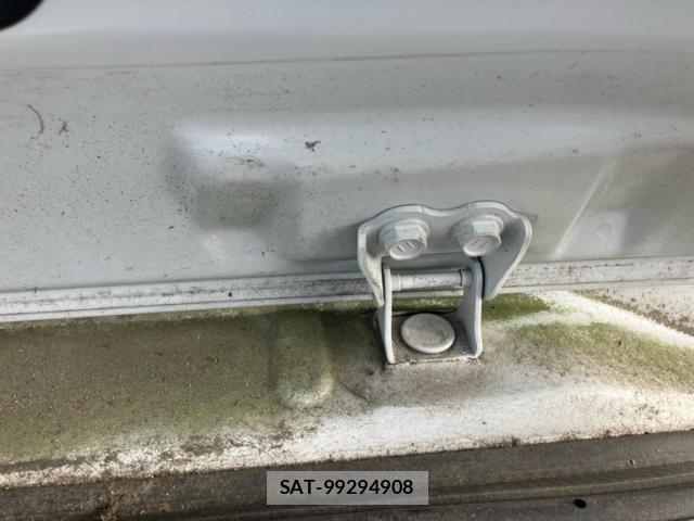 Toyota AQUA 2016-11 8813506-11