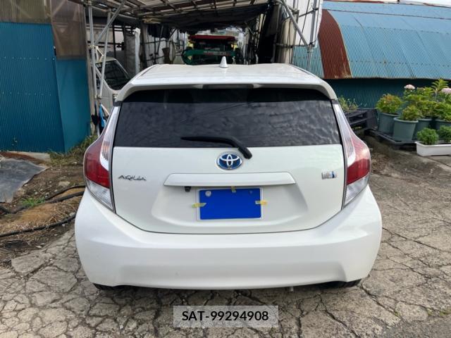 Toyota AQUA 2016-11 8813506-13