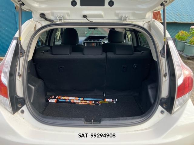 Toyota AQUA 2016-11 8813506-9