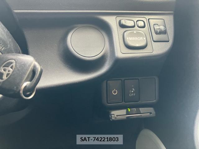 Toyota AQUA 2012-02 8813520-14