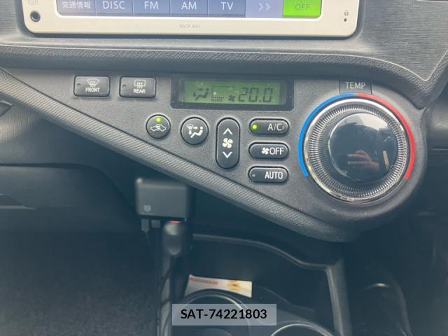 Toyota AQUA 2012-02 8813520-17