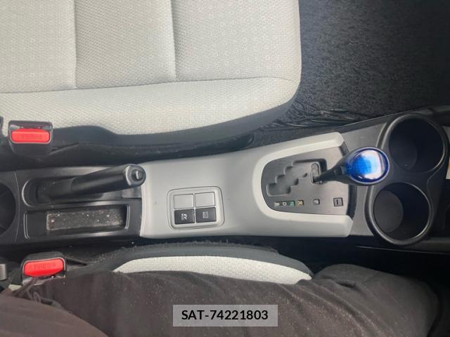 Toyota AQUA 2012-02 8813520-18