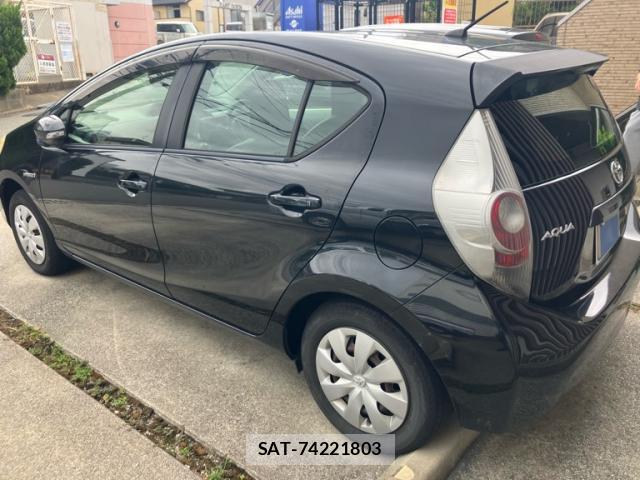 Toyota AQUA 2012-02 8813520-2