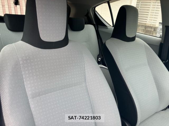 Toyota AQUA 2012-02 8813520-8