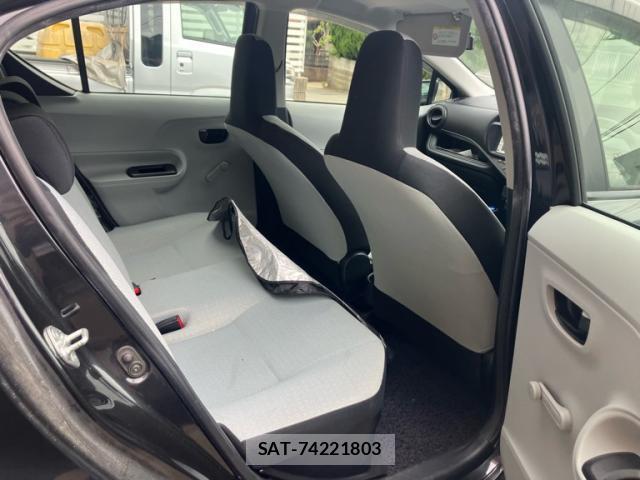 Toyota AQUA 2012-02 8813520-9