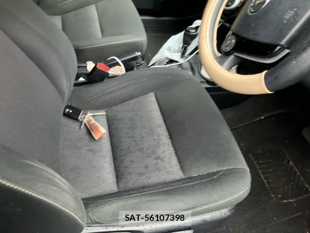 Toyota AQUA 2019-11 8813608-9