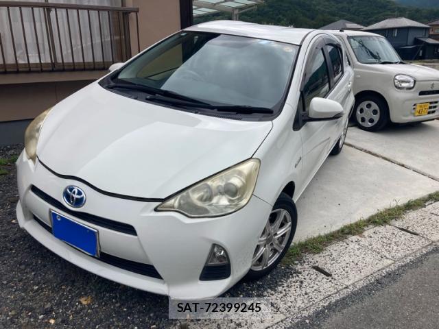 Toyota AQUA 2012-03 8813612-1