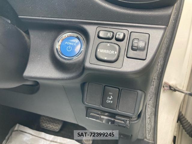 Toyota AQUA 2012-03 8813612-11