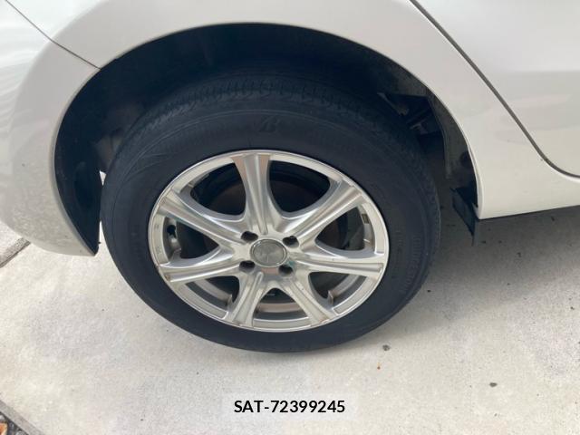 Toyota AQUA 2012-03 8813612-12