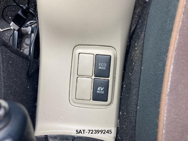 Toyota AQUA 2012-03 8813612-14