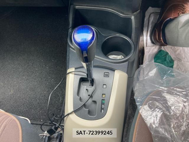 Toyota AQUA 2012-03 8813612-15