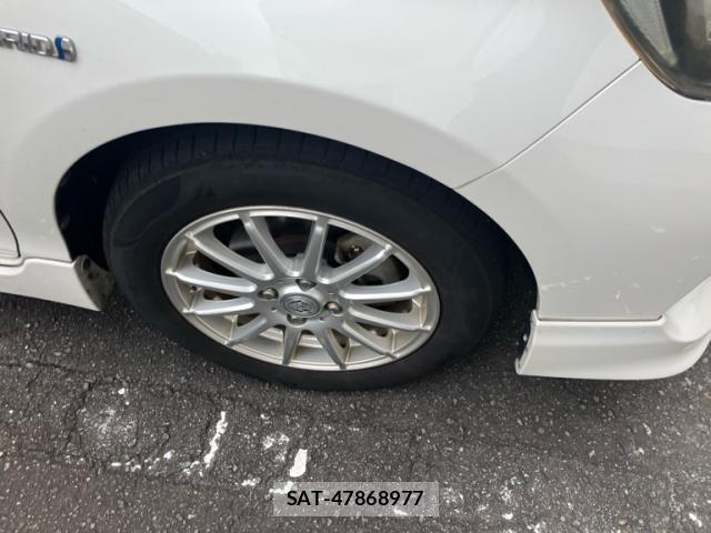 Toyota AQUA 2012-02 8813664-1