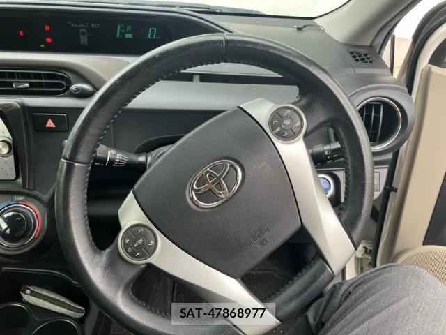 Toyota AQUA 2012-02 8813664-10