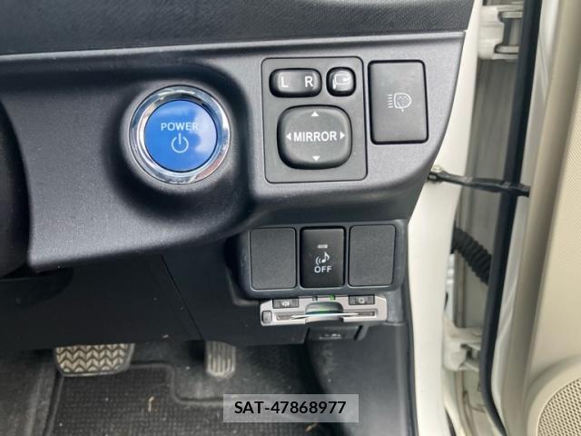 Toyota AQUA 2012-02 8813664-11
