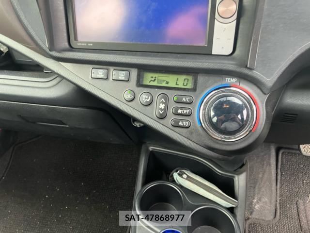 Toyota AQUA 2012-02 8813664-14