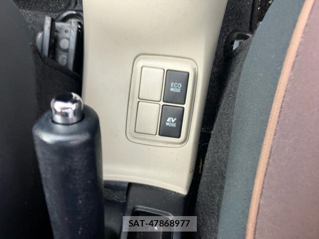 Toyota AQUA 2012-02 8813664-15