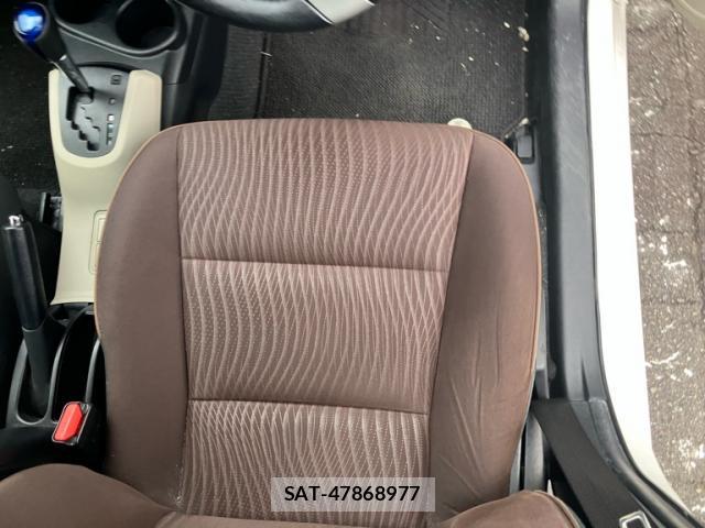 Toyota AQUA 2012-02 8813664-3