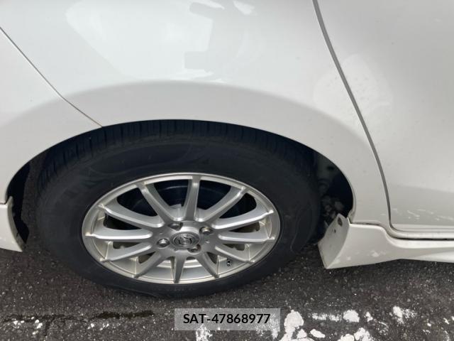 Toyota AQUA 2012-02 8813664-4