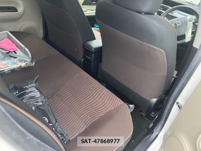 Toyota AQUA 2012-02 8813664-5